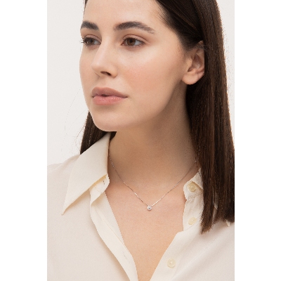 Necklace in white gold 18k with halo pendant in diamonds and central diamonds, of about 0.10 ct