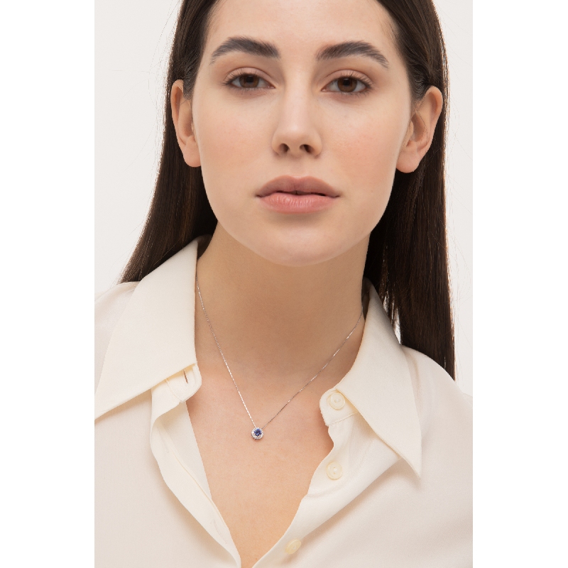 Necklace in white gold 18k with central blue sapphire and diamonds Necklace in white gold 18k with central blue sapphire and diamonds