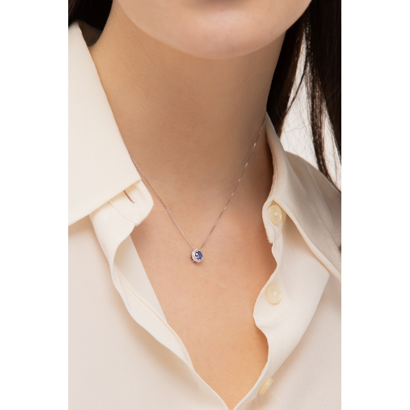 Necklace in white gold 18k with central blue sapphire and diamonds Necklace in white gold 18k with central blue sapphire and diamonds