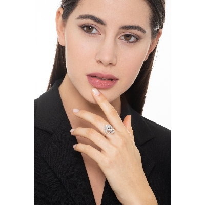 White gold 18k skull ring with black and white diamonds