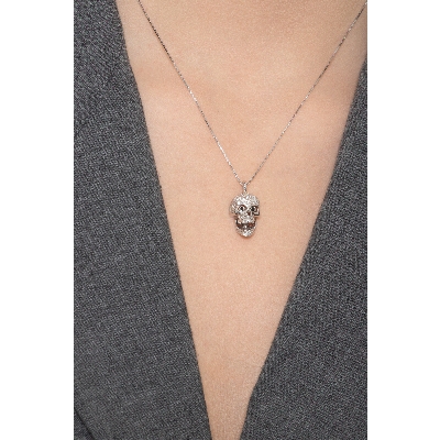 750 white gold necklace with skull in black and white diamonds