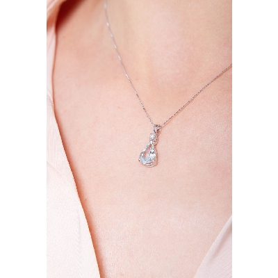 Necklace in white gold 18k with aquamarine pendant pear cut and diamonds