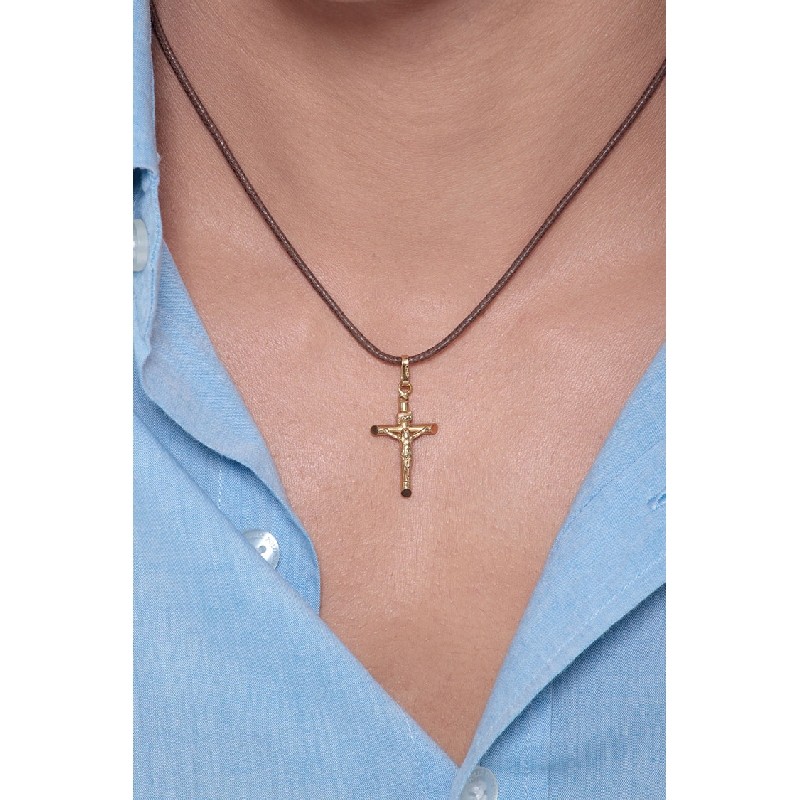 Classical crucifix pendant in 18k yellow gold