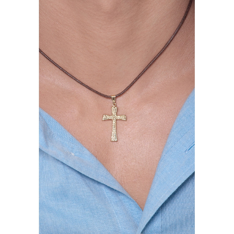 Crucifix pendant in 18k yellow gold